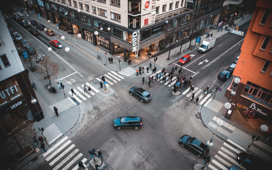 A busy crossroad with cars and pedestrians